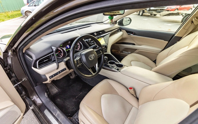 Toyota Camry cena 96900 przebieg: 174000, rok produkcji 2019 z Wrocław małe 781